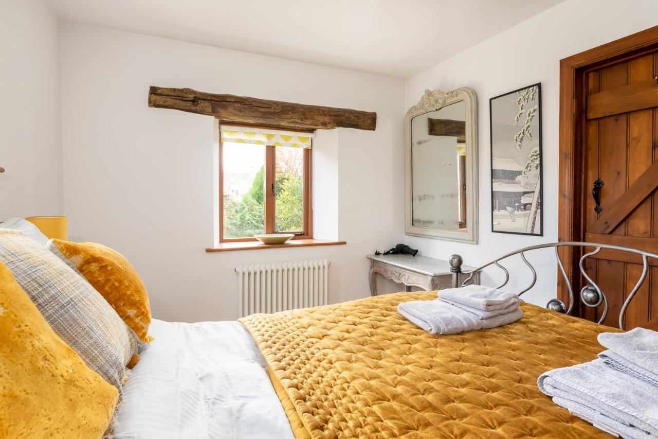 Granary Cottage - Luxury Barn Conversion Weston Subedge Экстерьер фото