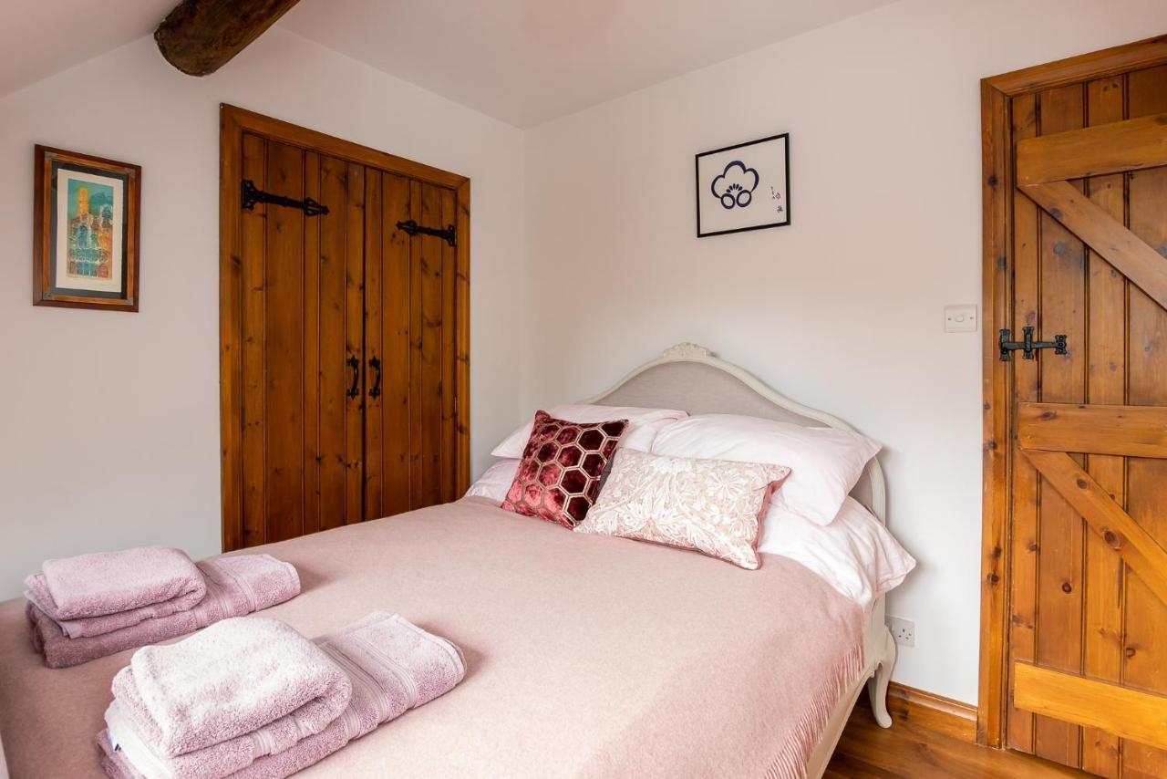 Granary Cottage - Luxury Barn Conversion Weston Subedge Экстерьер фото